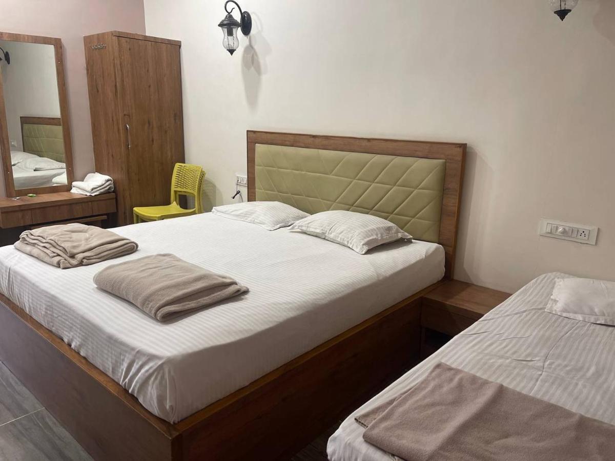Hotel Nilkanth Navsari Exterior photo